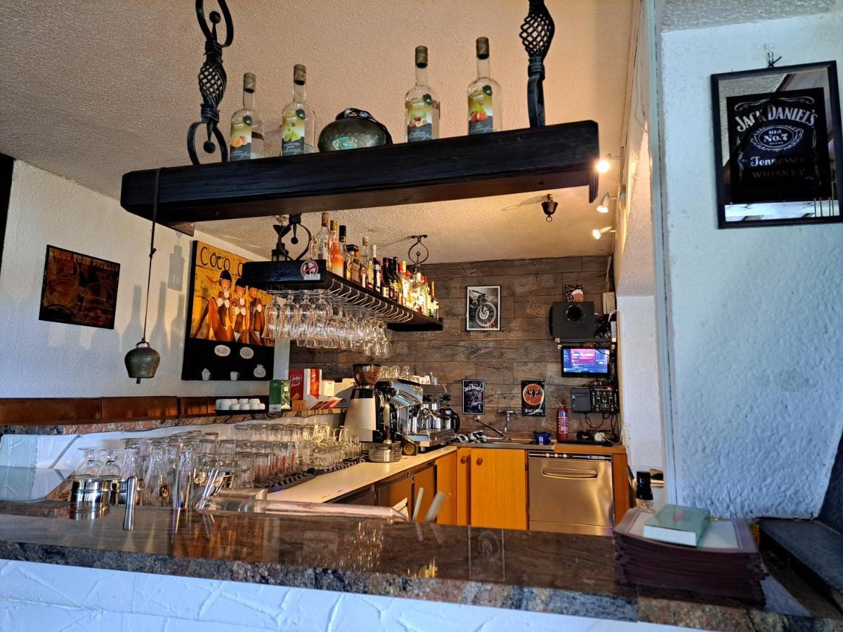 Blue Mountain Hotel Африц Екстериор снимка