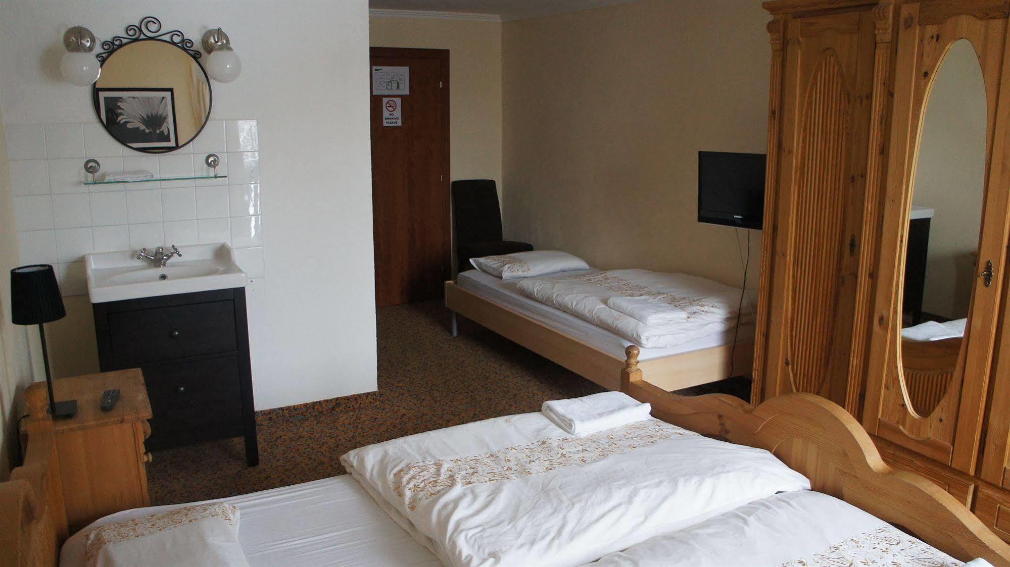 Blue Mountain Hotel Африц Екстериор снимка